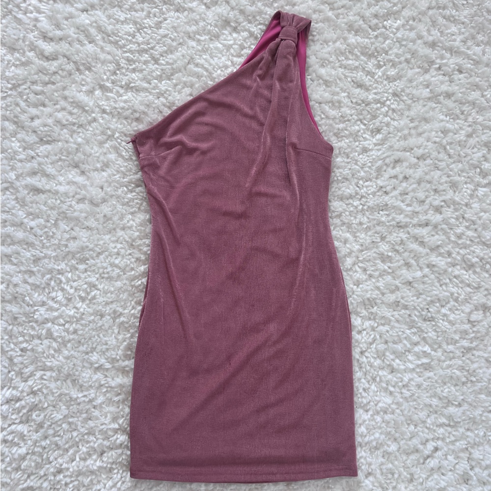 🆕💕 Revolve x MORE TO COME Gianna One Shoulder Dress Rose Pink - Size M - Picture 5 of 11